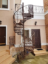 Винтовая лестница в Бенилюксе
